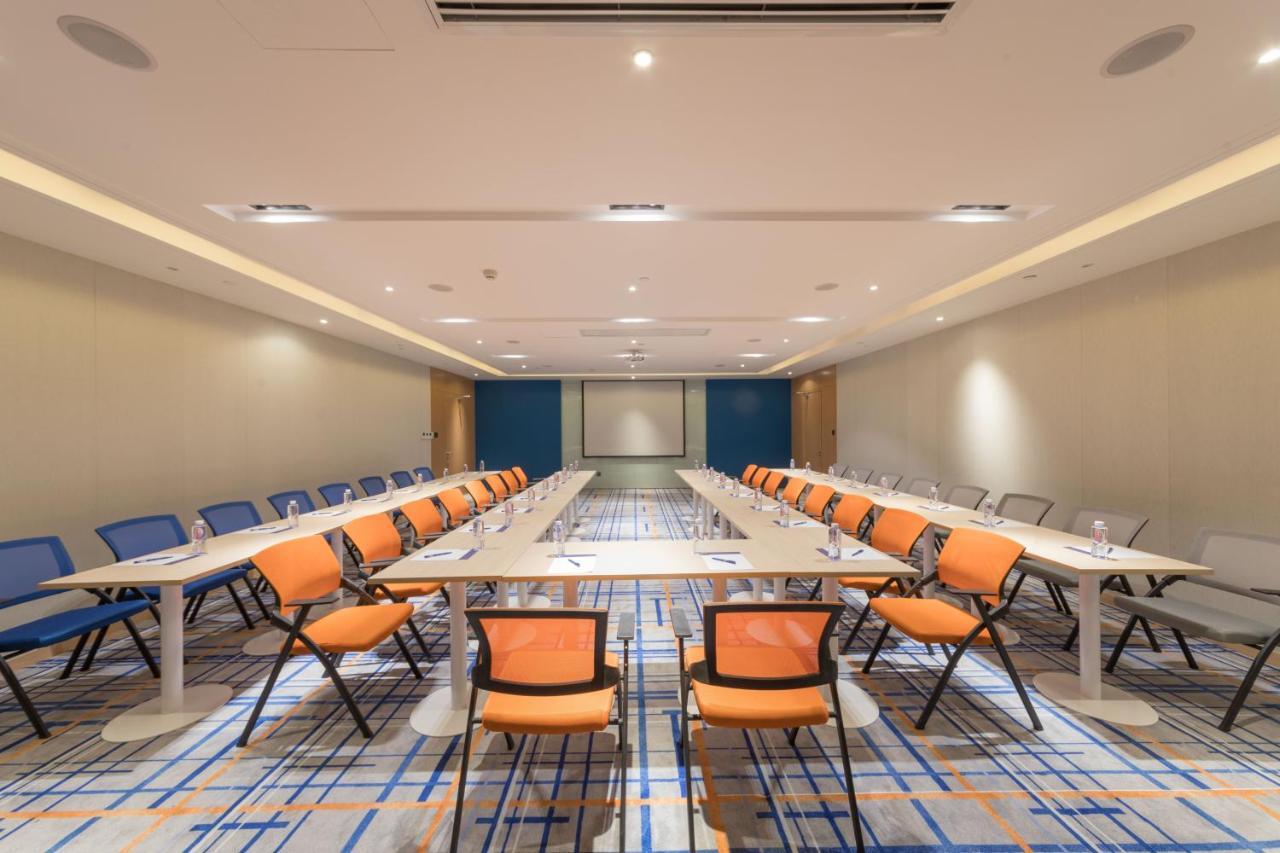 Express Jiading Center By Ihg